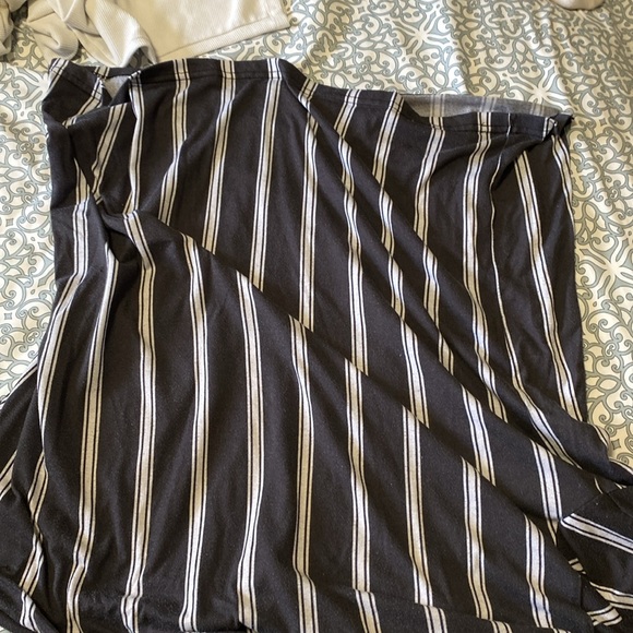 Black and white stripped boohoo shirt - Picture 2 of 2